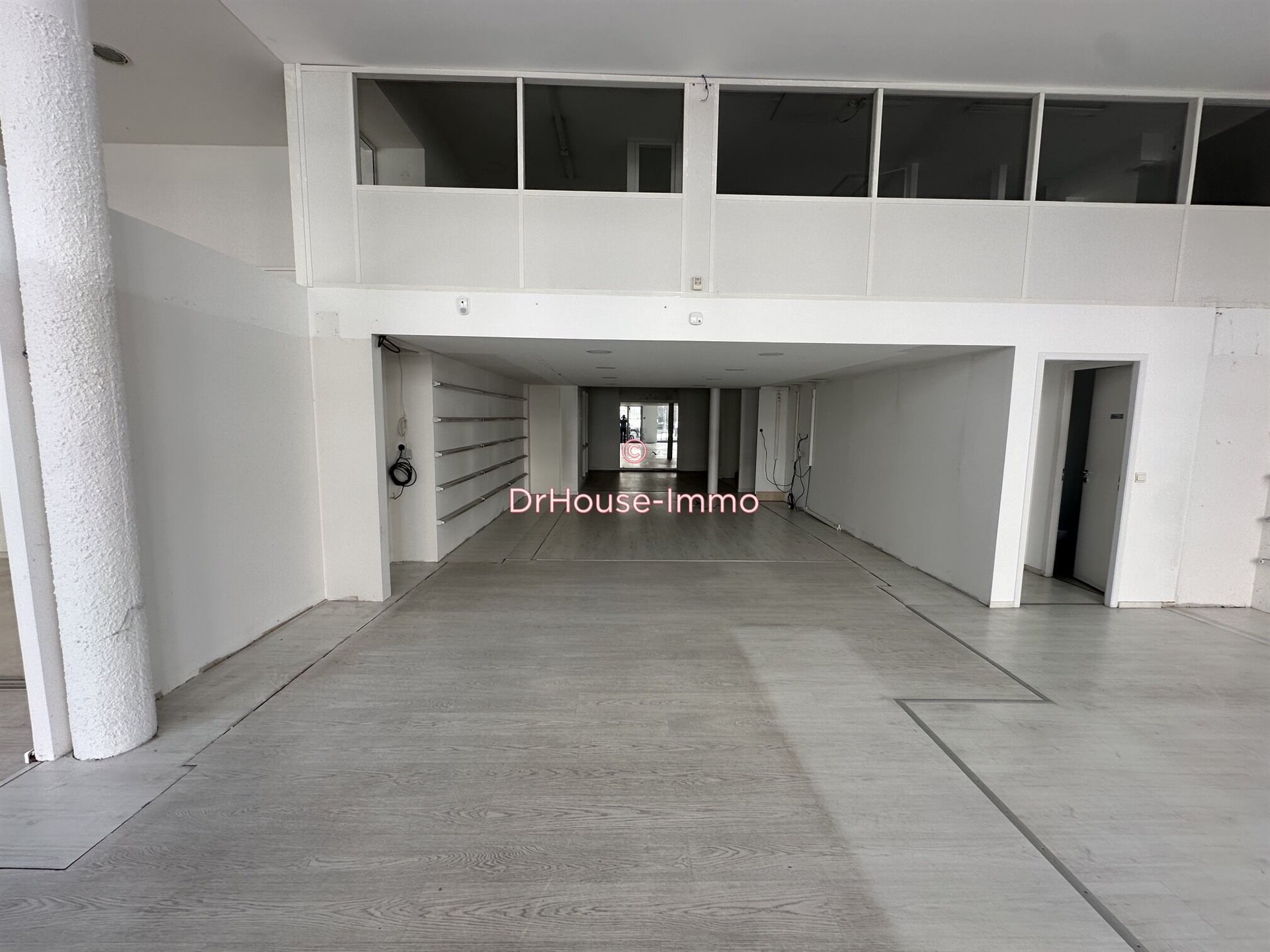 Exclusive New: Sale of Spacious Commercial Walls - Vue 5