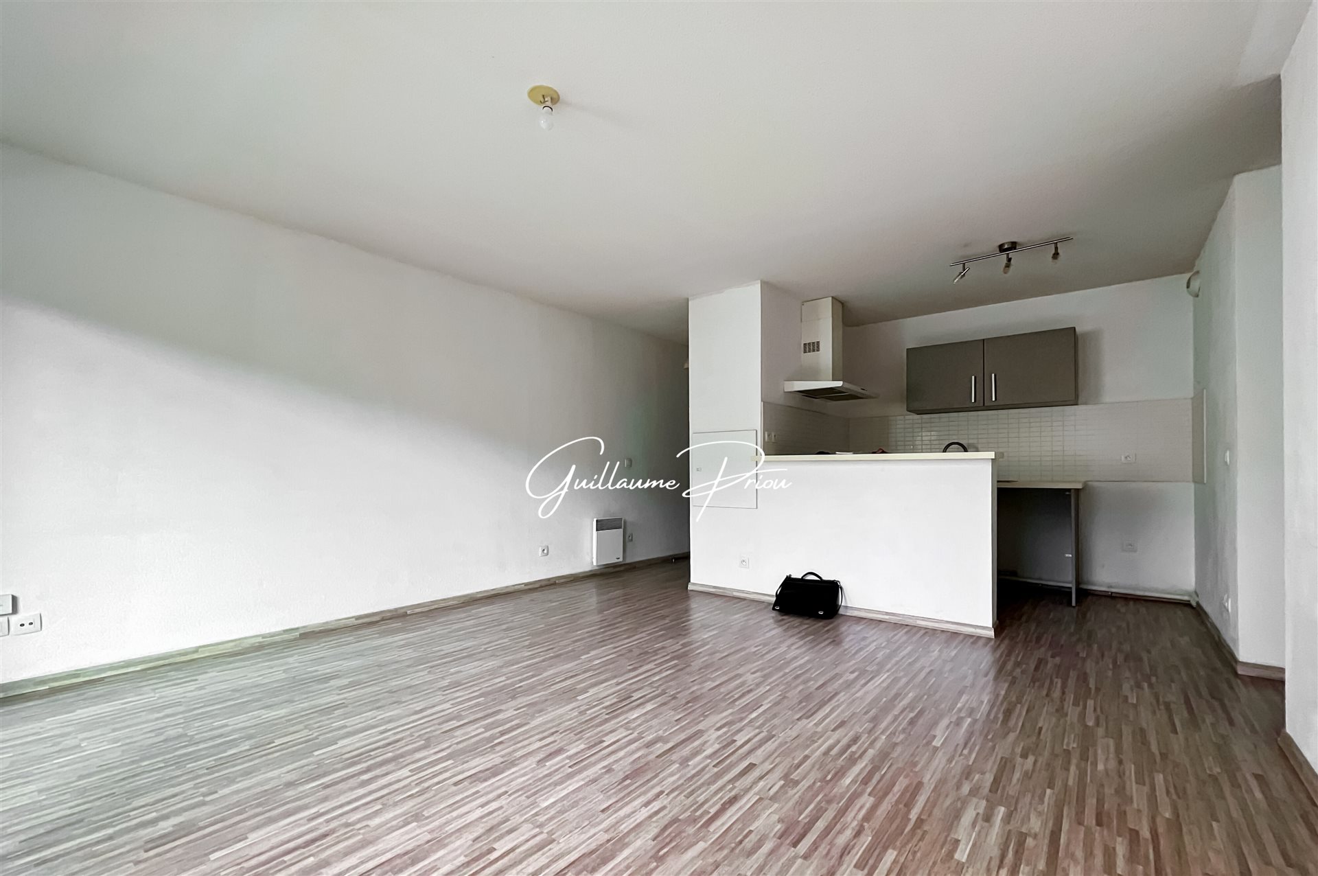 Bright 2-Bedroom Apartment with Loggia & Secure Parking - Bordeaux Bastide - Ansicht 4