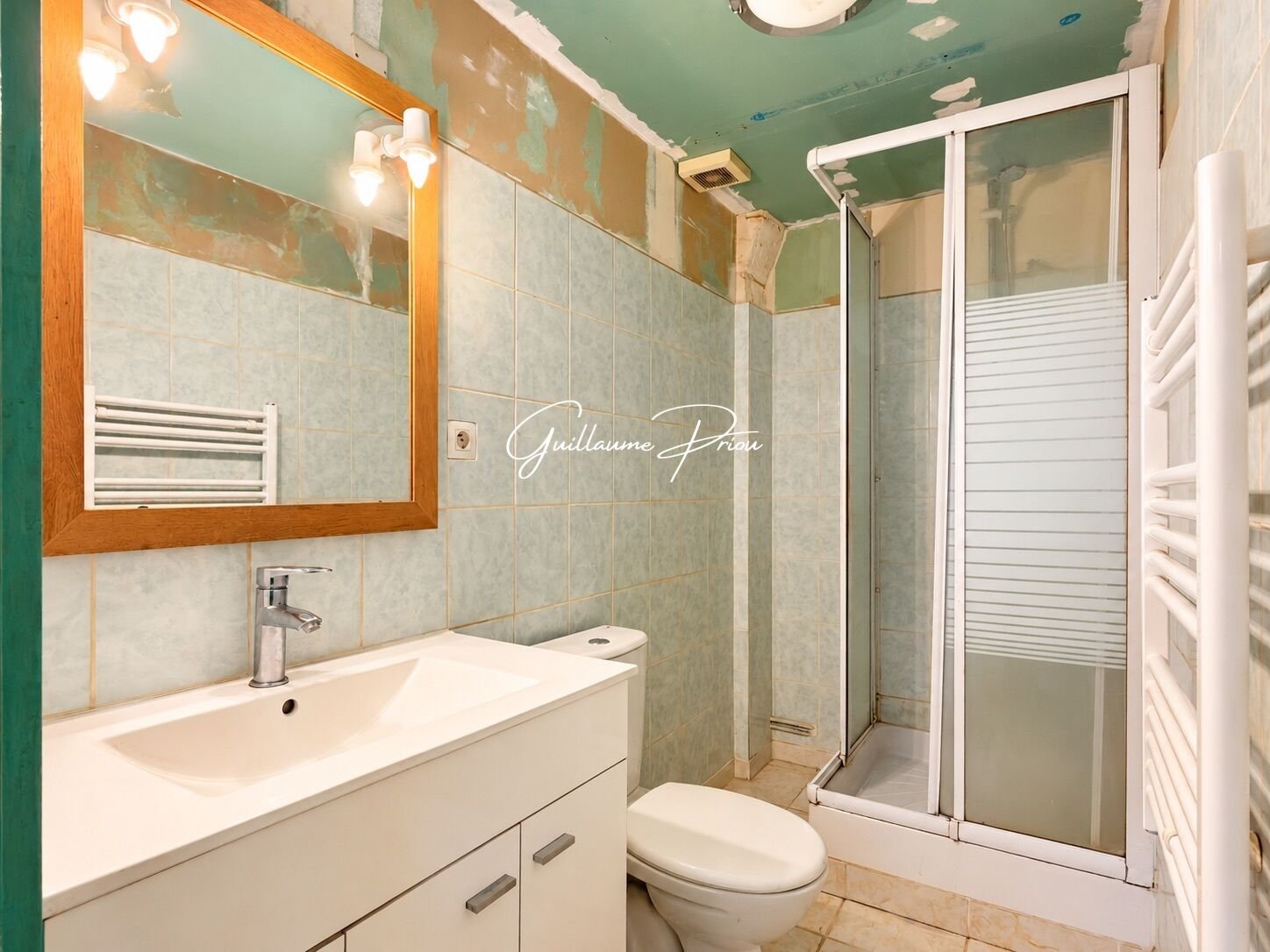 Bordeaux City Centre - Spacious 32.65 sqm Studio in a Charming Stone Building - Plus