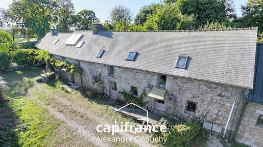 Maison 8 pièces 227 m² · à Séglien · 227 m² · 192 000 €