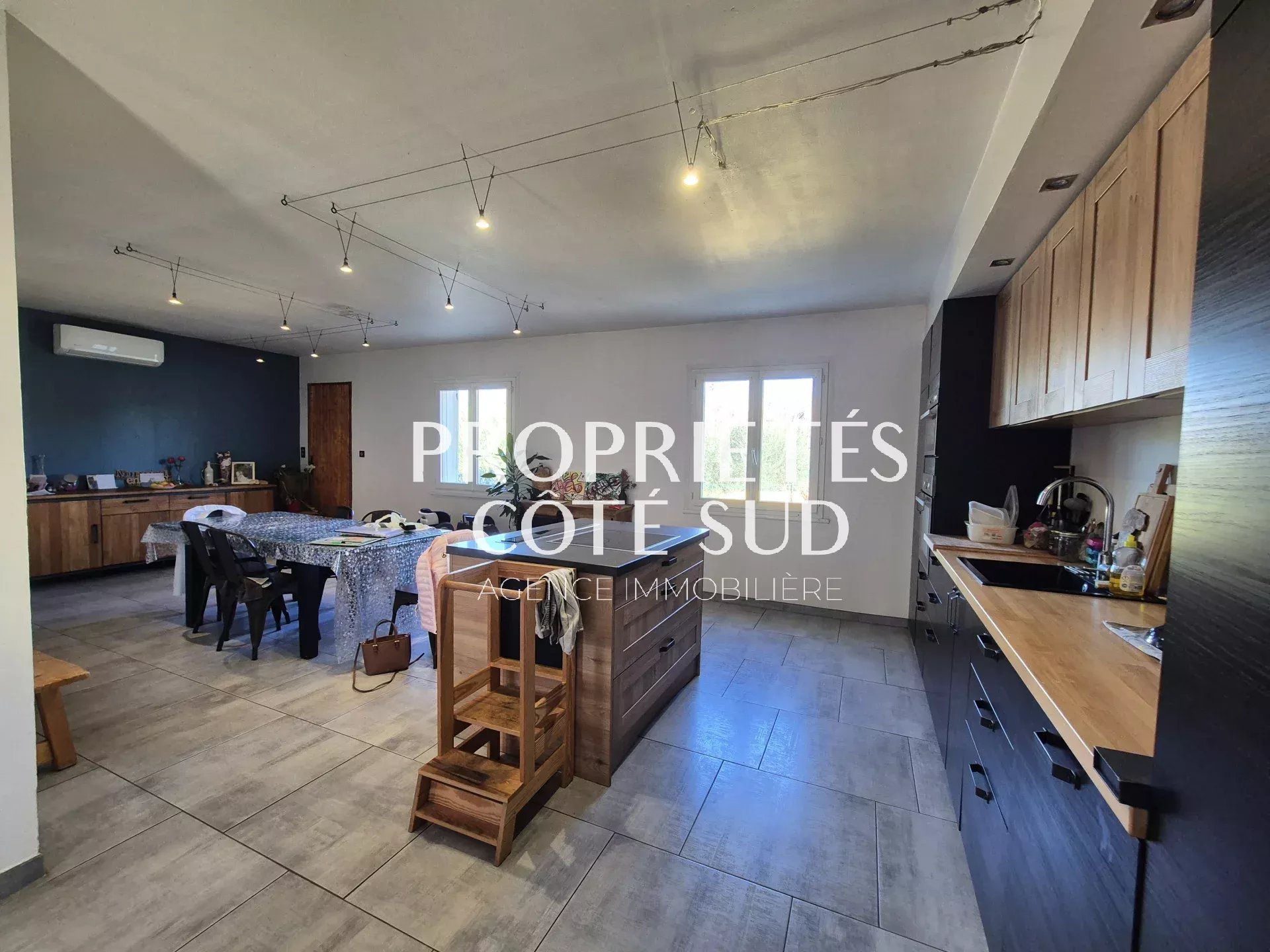 Maison à vendre, 156m², Saint-Victor-la-Coste