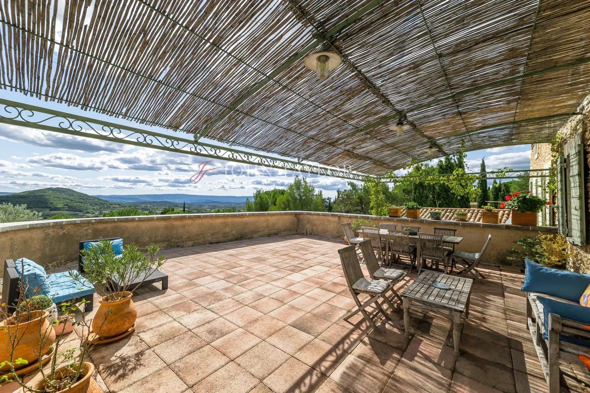 Maison à vendre, 335m², Saint-Saturnin-lès-Apt