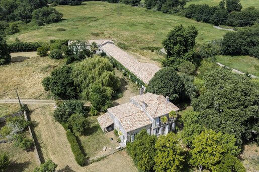 Maison 19 pièces 800 m² · à Saint-Vivien-de-Médoc · 800 m² · 1 575 000 €