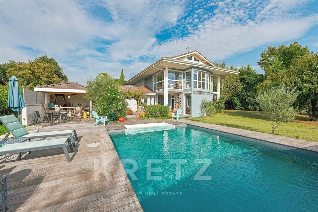 Maison à vendre, 310m², Nernier