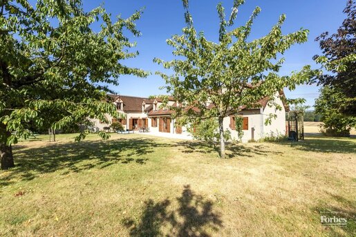Maison 10 pièces 256 m² · à Morée · 256 m² · 545 000 €