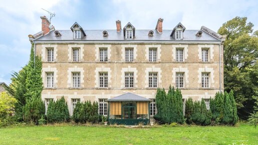 Maison 15 pièces 800 m² · à Vendôme · 800 m² · 895 000 €