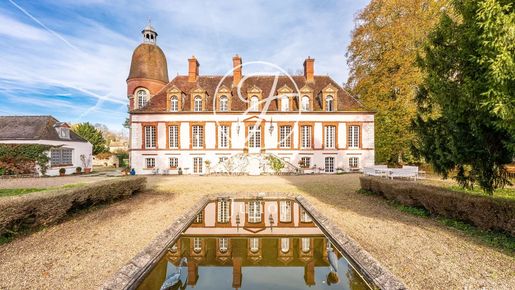 Maison 12 pièces 446 m² · à Neauphle-le-Château · 446 m² · 3 700 000 €