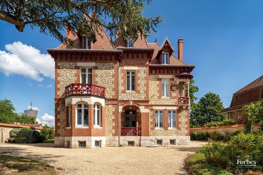 Maison 10 pièces 393 m² · à Sancoins · 393 m² · 650 000 €
