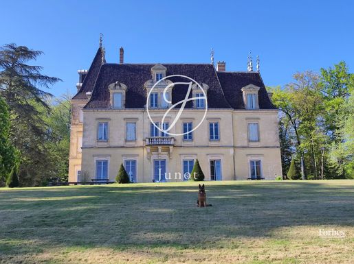 Maison 29 pièces 1005 m² · à Jujurieux · 1 005 m² · 3 200 000 €
