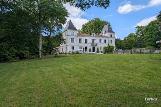 Maison 16 pièces 700 m² · à Agen · 700 m² · 1 540 000 €