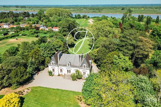 Maison 15 pièces 403 m² · à Le Pellerin · 403 m² · 1 297 000 €
