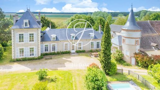 Maison 11 pièces 402 m² · à Bourges · 402 m² · 750 000 €