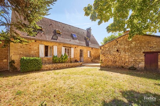 Maison 18 pièces 700 m² · à Tursac · 700 m² · 1 050 000 €