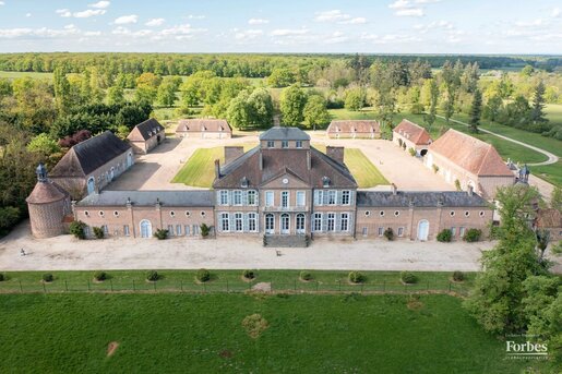 Maison 12 pièces 500 m² · à Bourges · 500 m² · 1 650 000 €