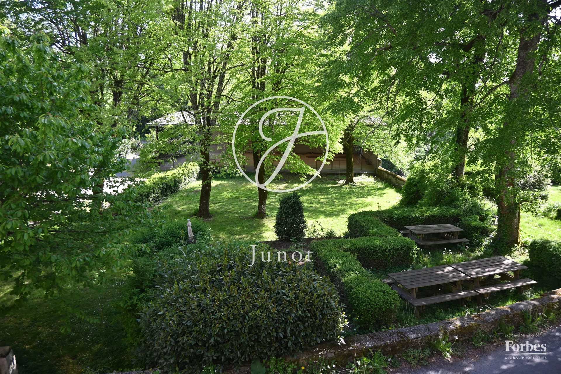 Maison à vendre, 2800m², Brassac