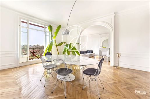 Appartement 7 pièces 220 m² · à Paris 11ème · 220 m² · 2 800 000 €