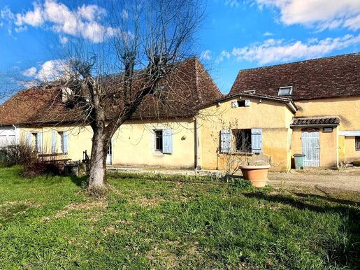 Maison 10 pièces 280 m² · à Saint-Pierre-d'Eyraud · 280 m² · 250 000 €