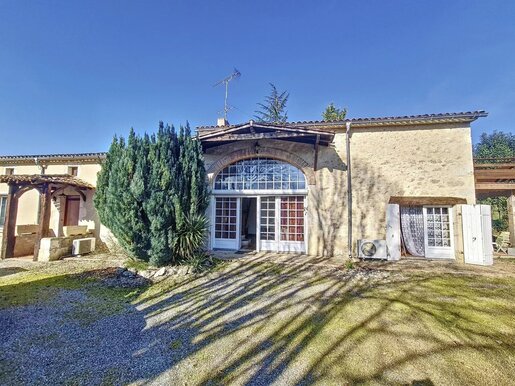 Maison 11 pièces 450 m² · à Duras · 450 m² · 435 000 €