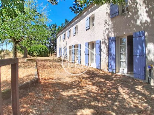 Maison 6 pièces 165 m² · à Saint-Philippe-du-Seignal · 165 m² · 138 000 €