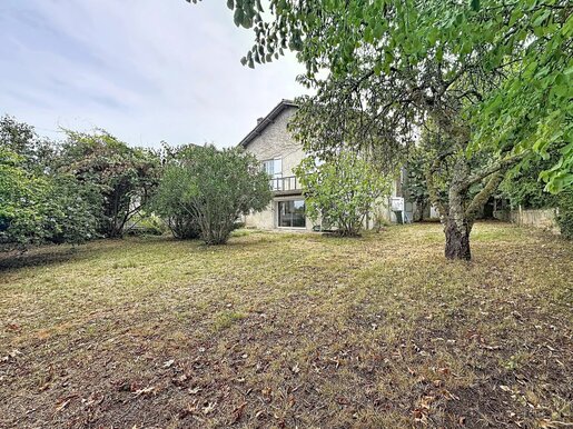Maison 9 pièces 294 m² · à Eynesse · 294 m² · 284 500 €