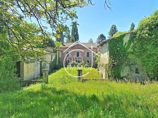 Maison 7 pièces 271 m² · à Villefranche-de-Lonchat · 271 m² · 195 000 €