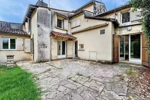 Maison 5 pièces 225 m² · à Sainte-Terre · 225 m² · 170 000 €