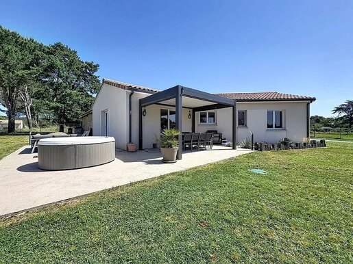 Maison 4 pièces 95 m² · à Lamothe-Montravel · 95 m² · 221 000 €