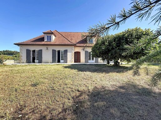 Maison 7 pièces 207 m² · à Sainte-Colombe · 207 m² · 278 000 €