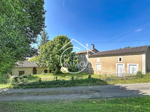Maison 7 pièces 265 m² · à Saint-Philippe-d'Aiguille · 265 m² · 199 000 €