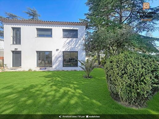 6 pièces 140 m² · à Saint-Maximin-la-Sainte-Baume · 140 m² · 569 900 €