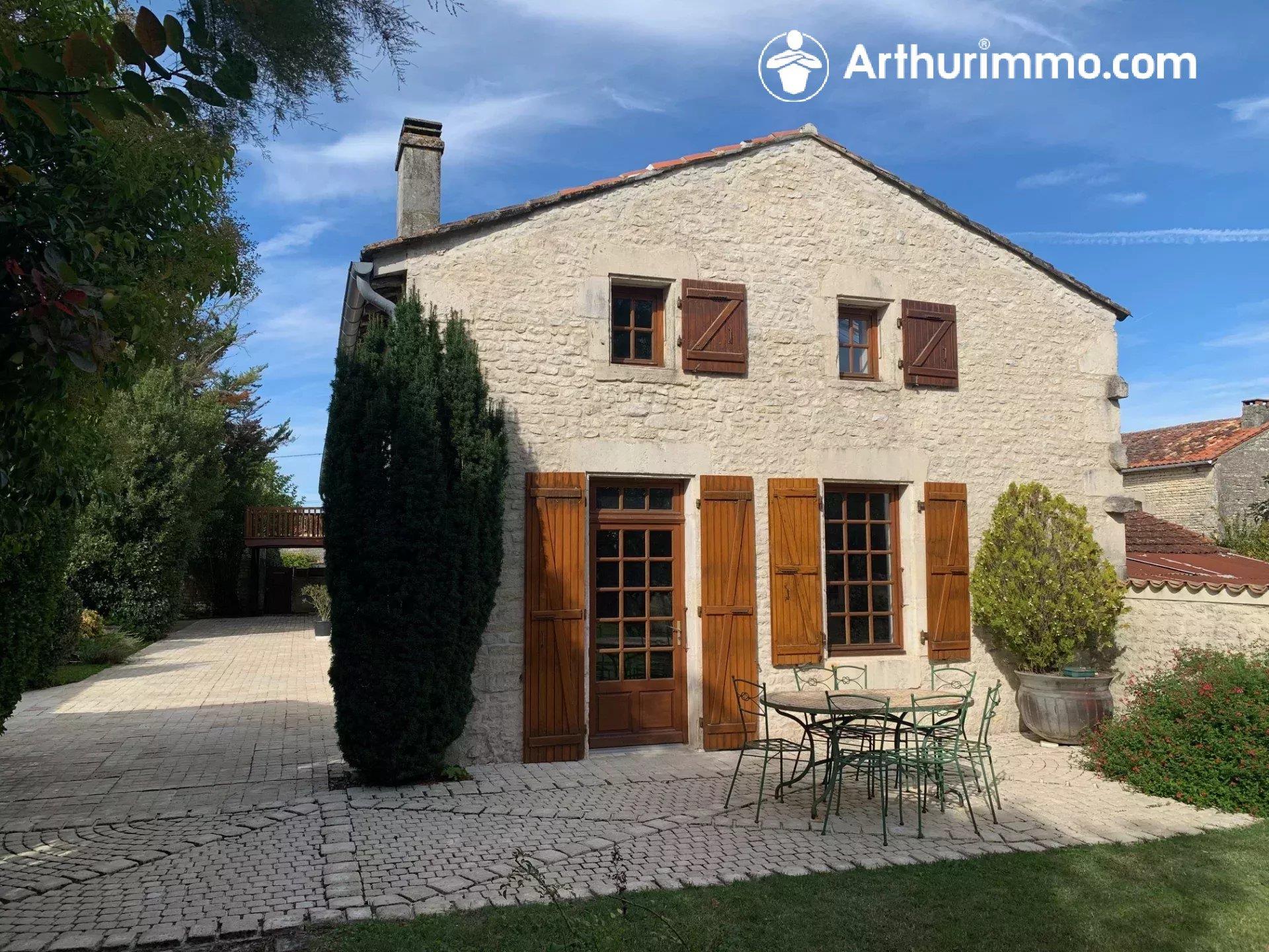 Maison à vendre, 274m², Saint-Martin-de-Juillers