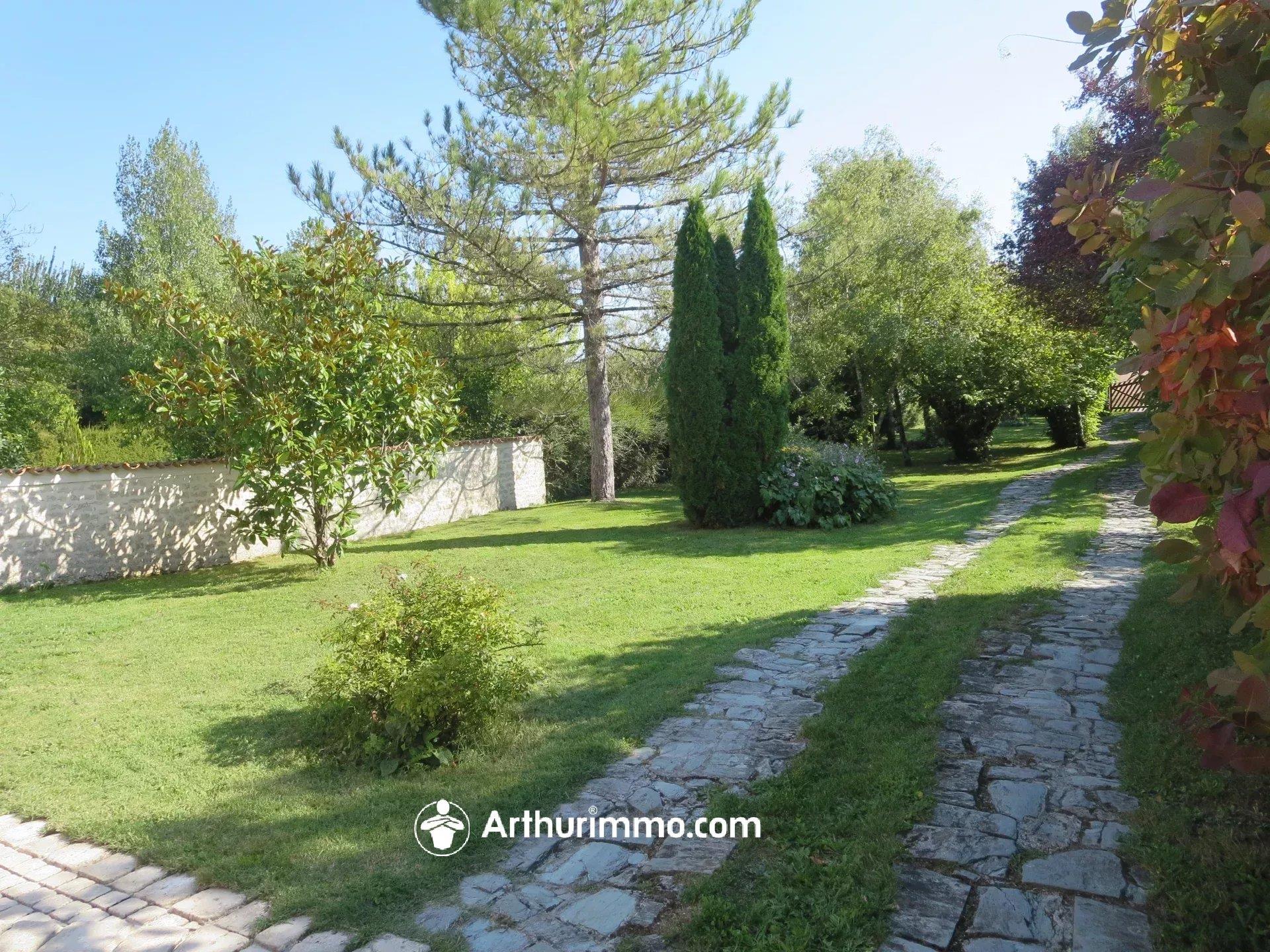 Maison à vendre, 274m², Saint-Martin-de-Juillers