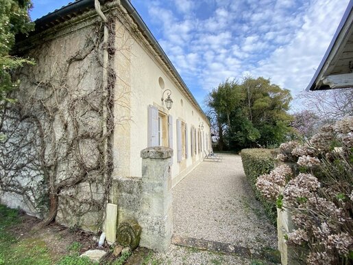 Maison 9 pièces 250 m² · à Blaye · 250 m² · 513 500 €