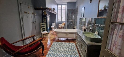 Maison 9 pièces 345 m² · à Caussade · 345 m² · 699 000 €