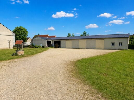 Maison 330 m² · à Nuits · 330 m² · 125 000 €