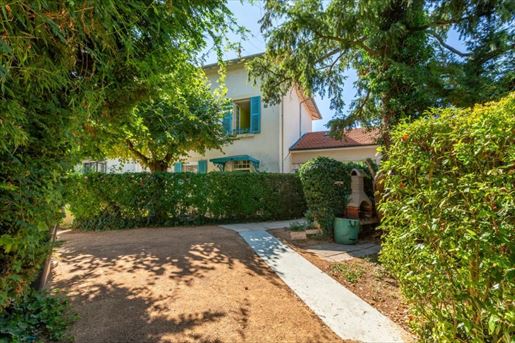 Maison 8 pièces 300 m² · à Villars-les-Dombes · 300 m² · 425 000 €