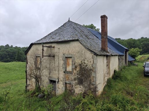 5 pièces 105 m² · à Riom-Ès-Montagnes · 105 m² · 47 500 €