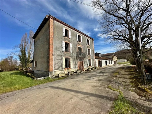 Stort hus, mange uthus