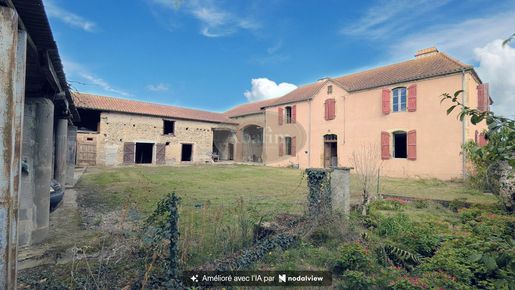 Maison 6 pièces 196 m² · à Hères · 196 m² · 154 000 €
