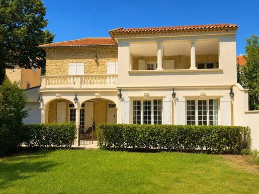 Maison 10 pièces 220 m² · à Carpentras · 220 m² · 449 000 €