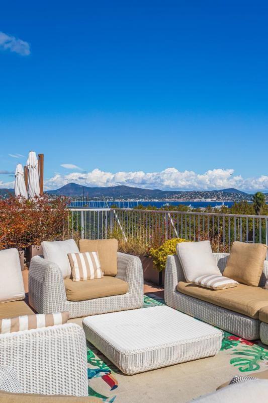 Duplex Apartment with Roof Terrace in St Tropez - Mehr