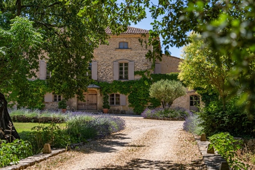 12 pièces 875 m² · à Rognes · 875 m² · 7 500 000 €