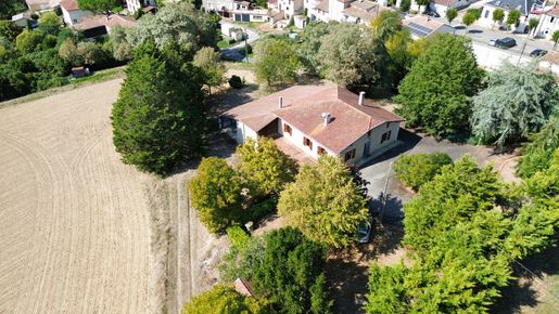 Maison 5 pièces 132 m² · à Aubiet · 132 m² · 220 000 €