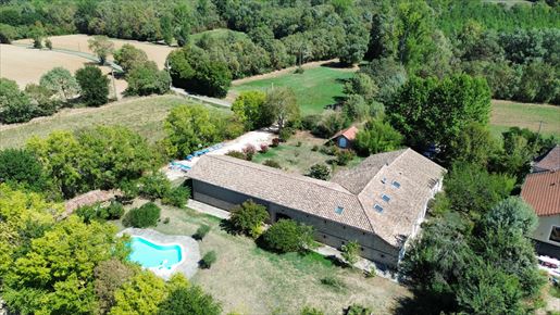 Maison 9 pièces 375 m² · à Mauvezin · 375 m² · 540 750 €