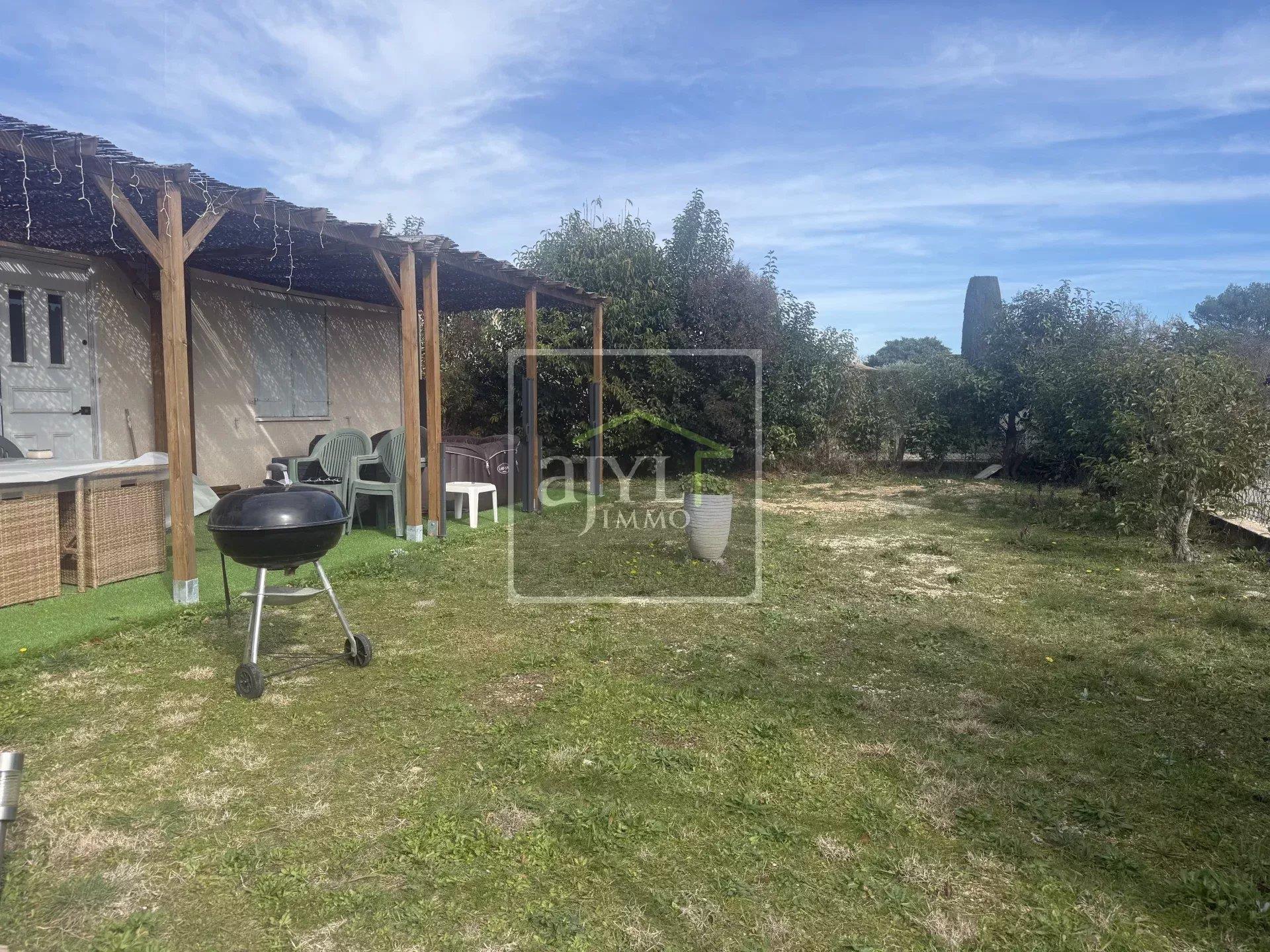 Maison à vendre, 74m², Charleval