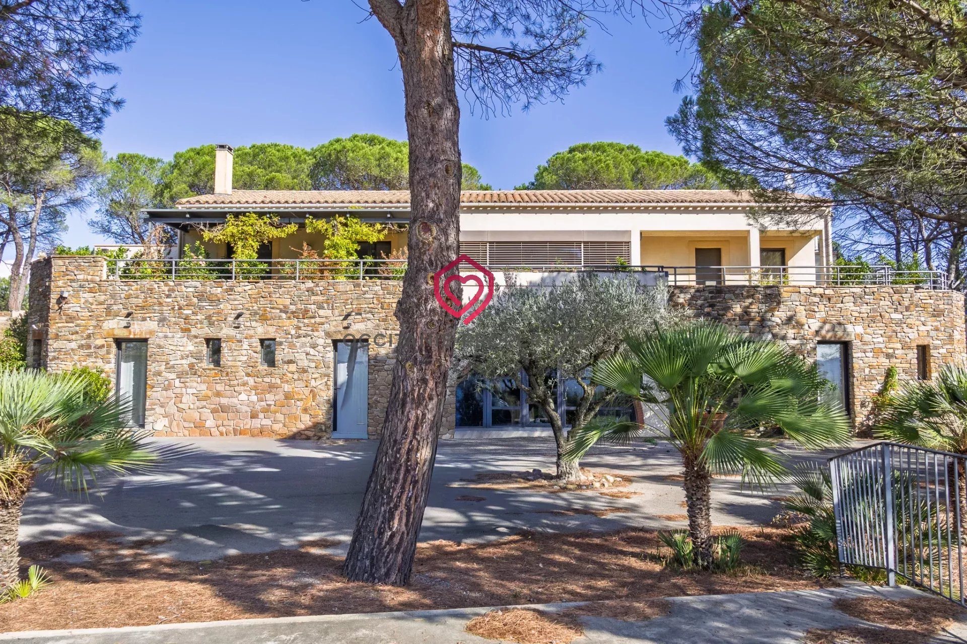 Casă, 318 m², teren 842 m²
