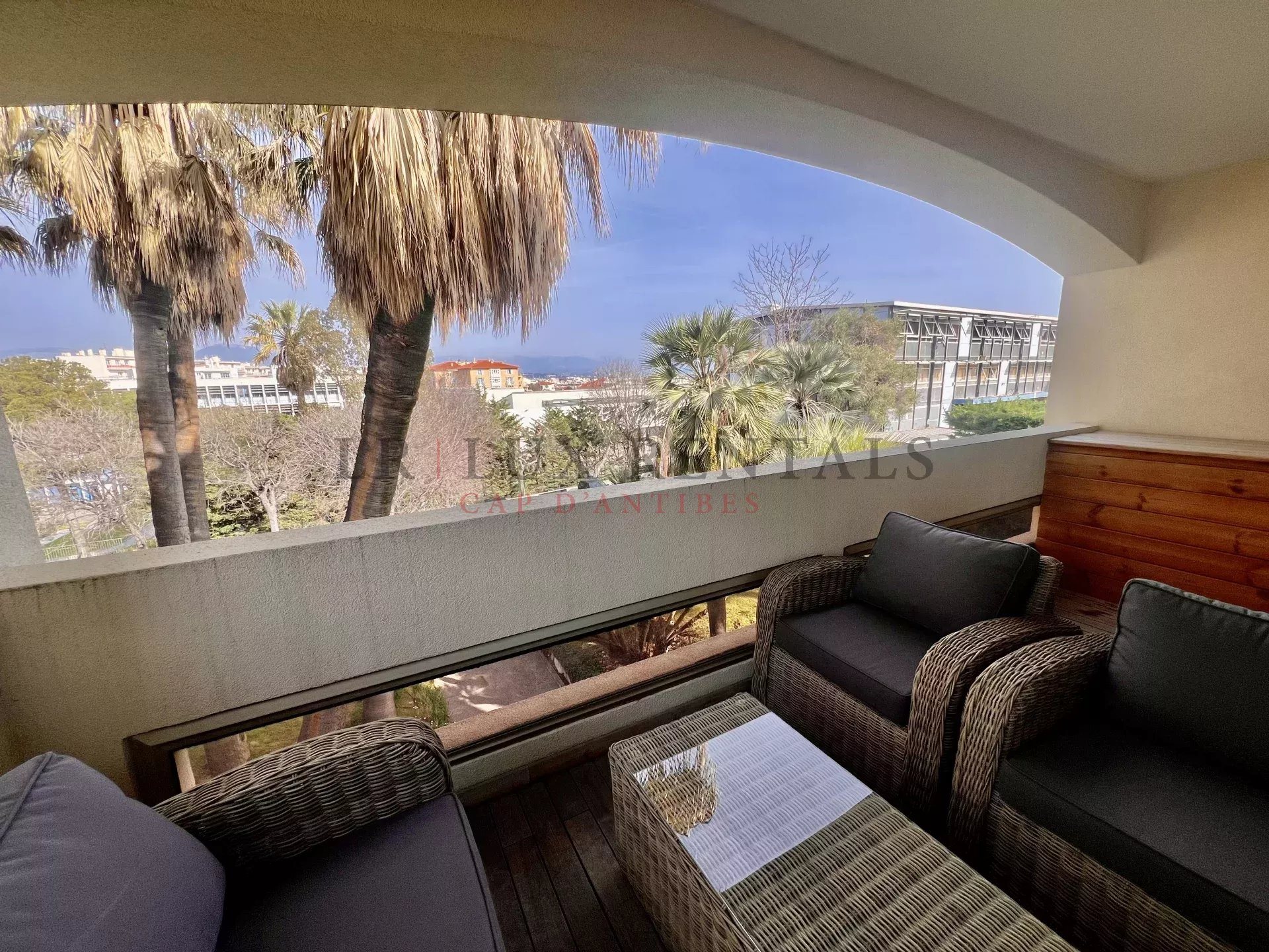 52 m² one-bedroom apartment with terraces and garage in a secure residence - Vue 2