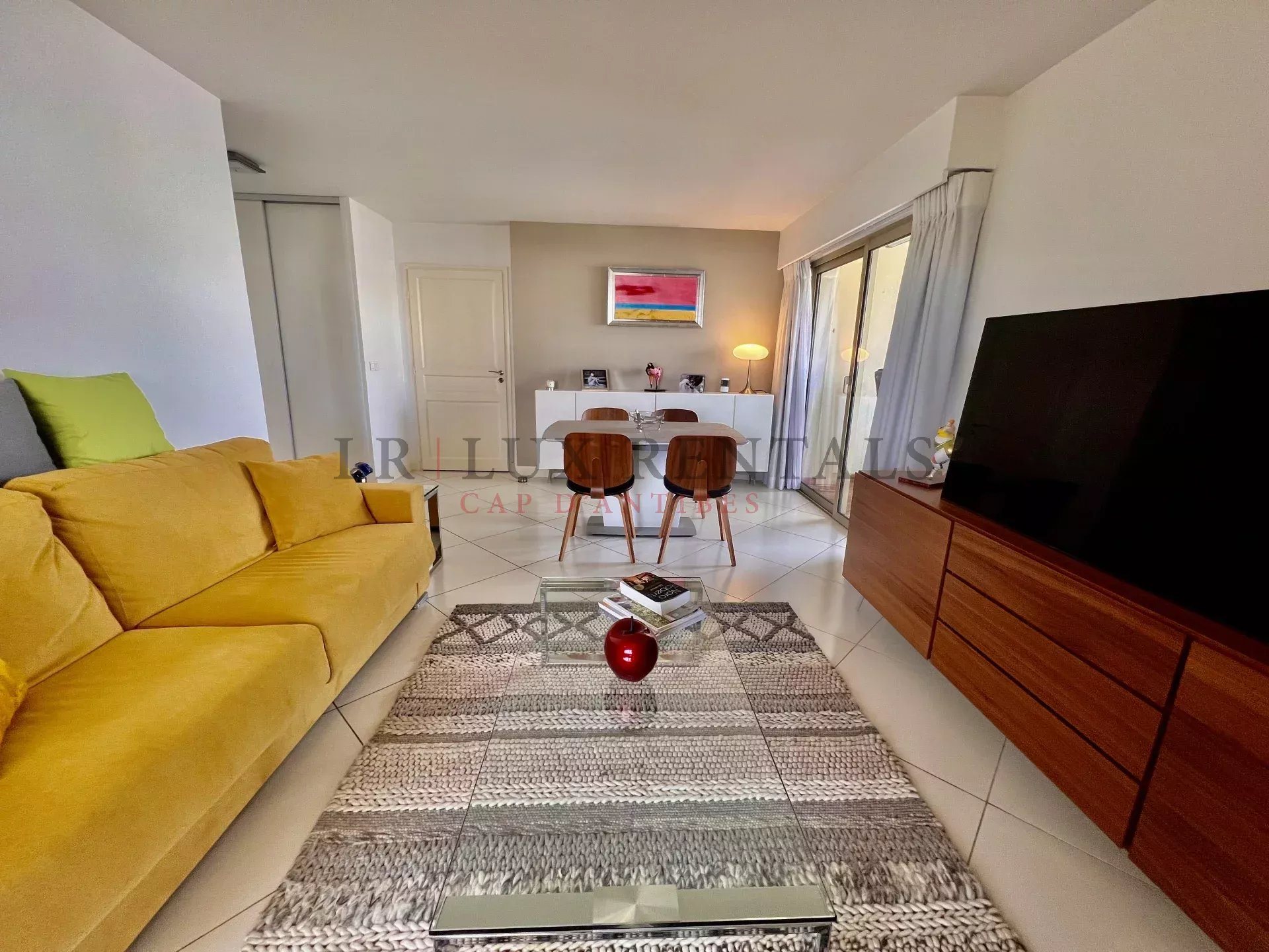 52 m² one-bedroom apartment with terraces and garage in a secure residence - Vue 3