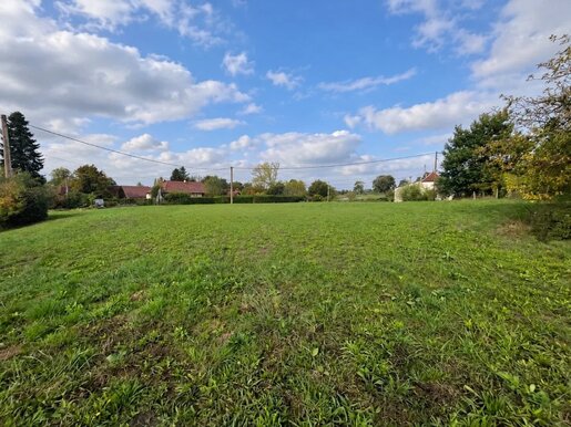 Terrain 3000 m² · à Maynal · 29 500 €