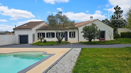 Maison 9 pièces 207 m² · à Saint-André-de-Cubzac · 207 m² · 487 000 €